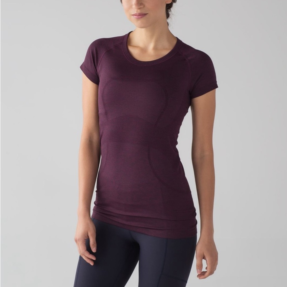 LULULEMON Swiftly Tech Short-Sleeve Shirt 2.0
Hip Length size 0 Marvel Purple